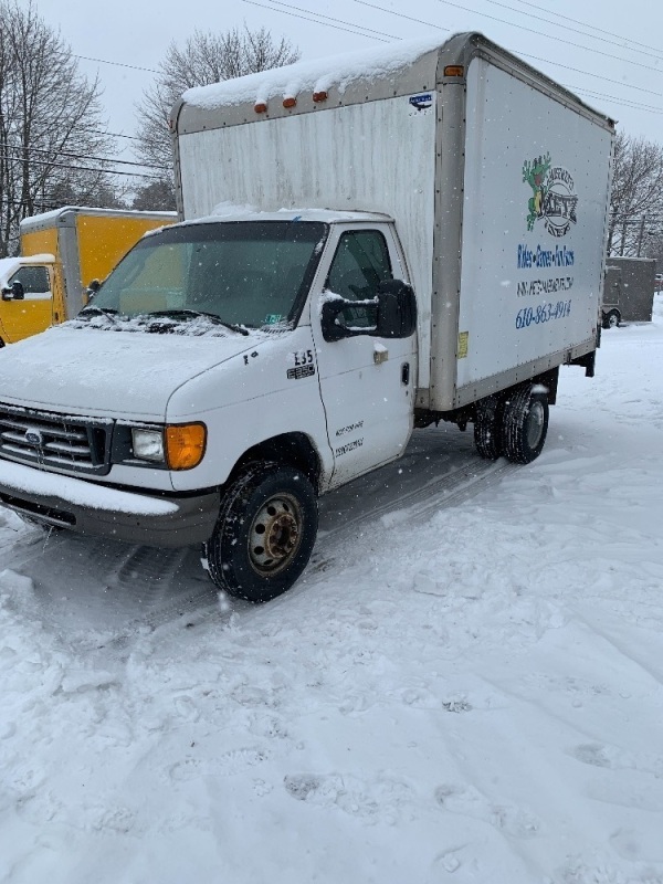 2005 Ford E350 12ft box truck
