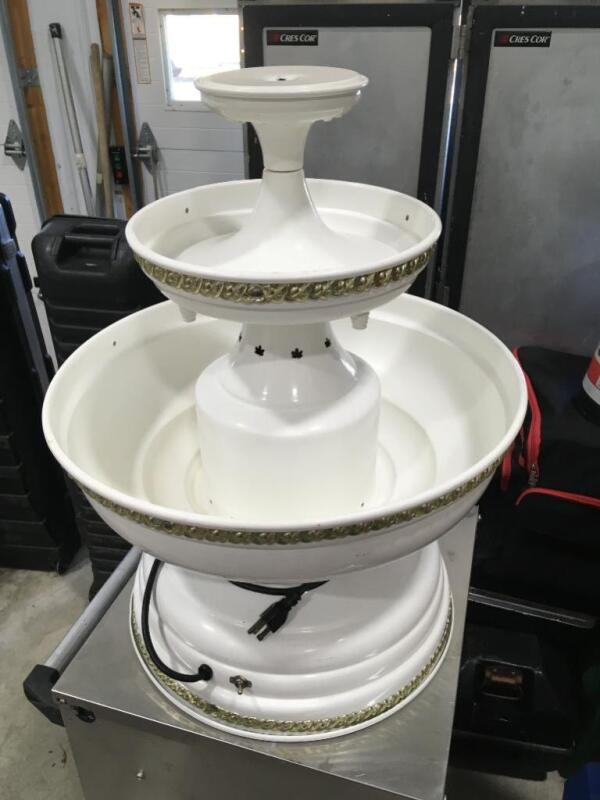 White with gold trim drink/punch fountain