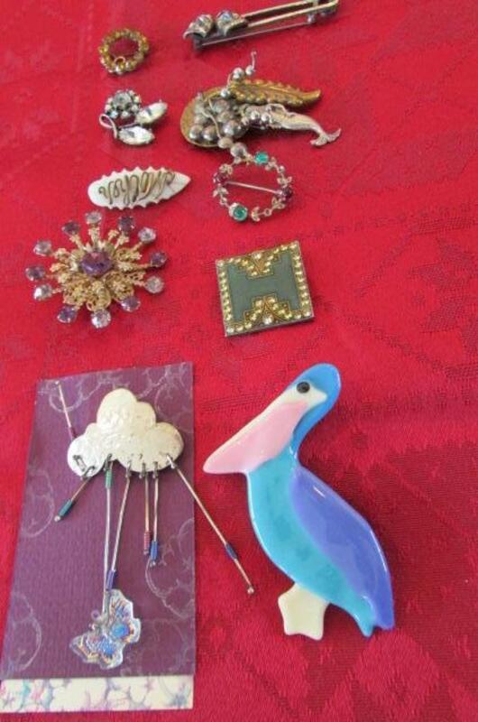 Jewelry / brooches