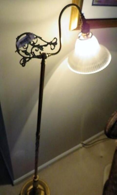 Lighting/ floor lamp