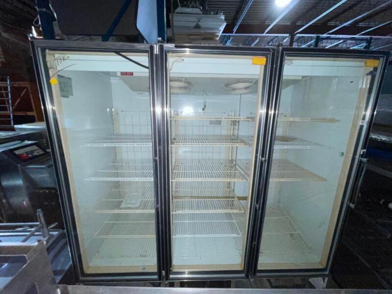 Master-Bilt Glass Door Merchandiser 