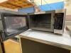 LG Countertop 1000W Microwave  - 3