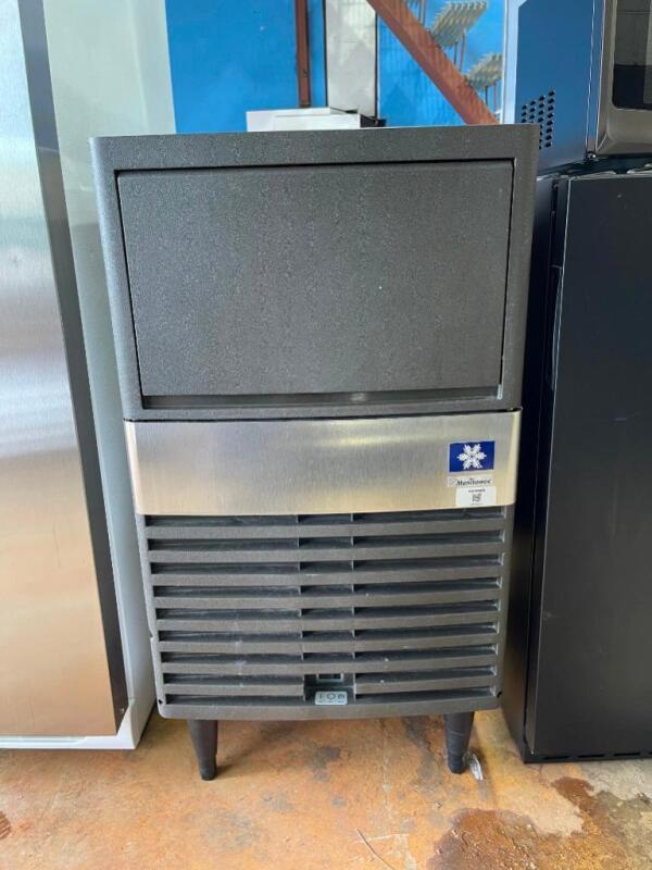 Manitowoc Air Cooled Undercounter Full Size Cube Ice Machine