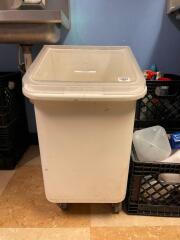 Cambro Dry Food Storage Bin