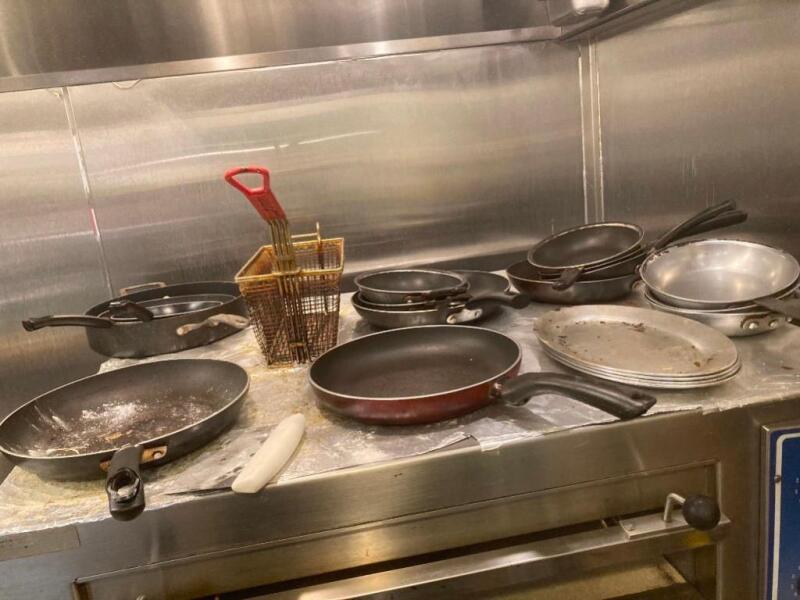 19 Pans and cooking plates