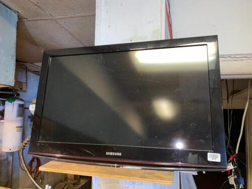 Samsung 32" LCD TV