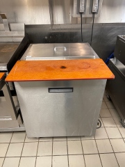 Refrigerated sandwich table