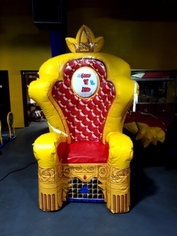 Inflatable Throne fir the King or Queen of the Birthday Party !