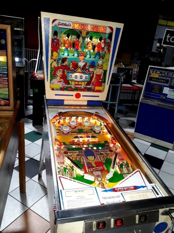 Gottlieb Royal Guard Pinball Machine