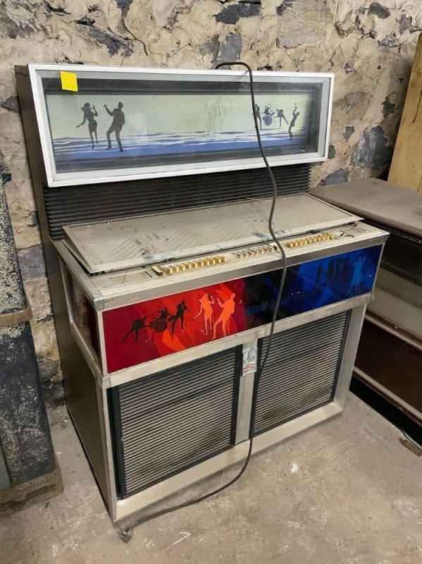 Seeburg Stereo Showcase Jukebox