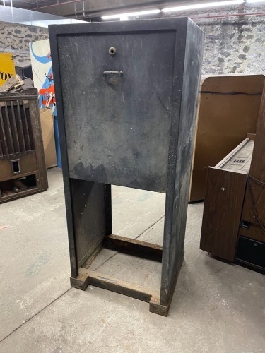 1940s Mills Slot Machine Safe