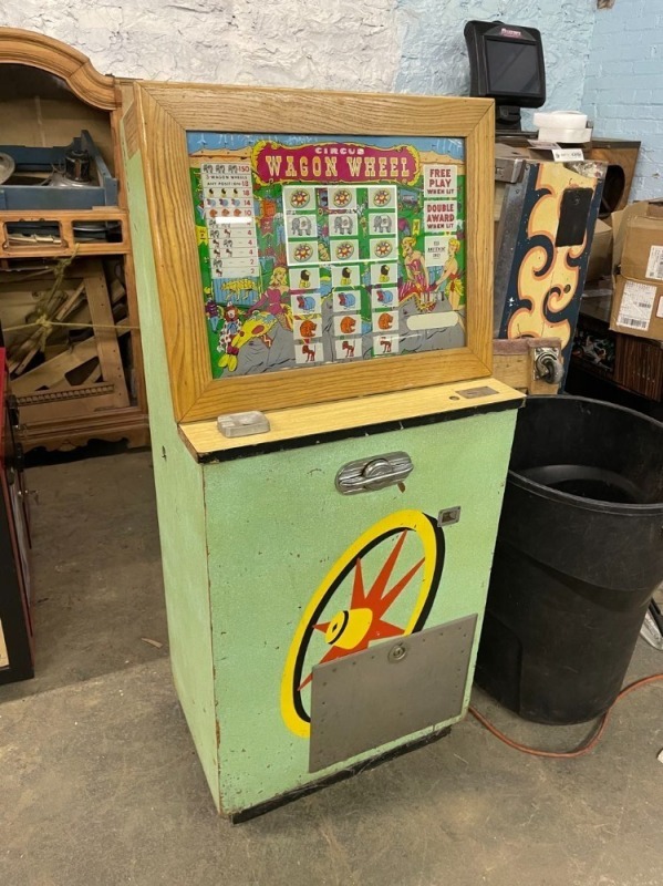 Wagon Wheel Flasher Slot Machine