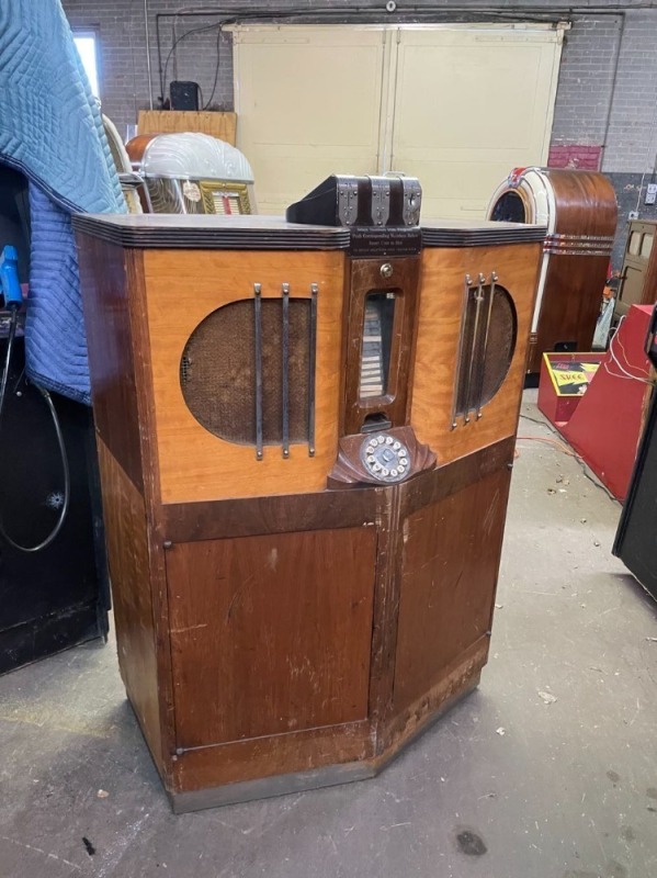 1930s Mills Jukebox