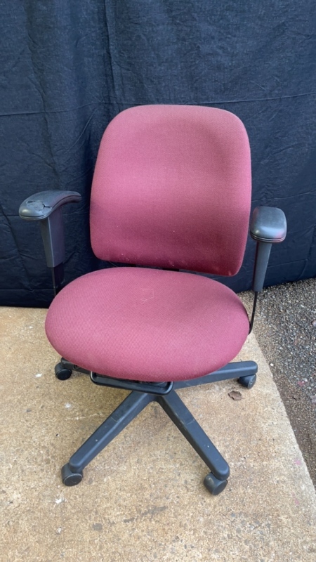 Short Back Red Office Chair on wheels