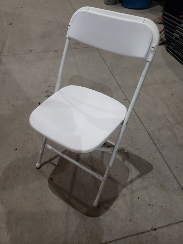 18 White Folding Chairs