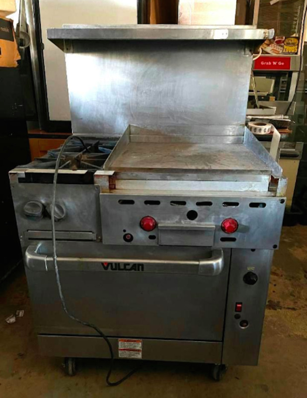 Vulcan Endurance Natural Gas 2 Burner 36" Range with 24" Manual Griddle and Standard Oven Base