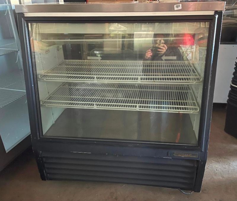 Full Service Deli Case w/ Straight Glass - (3) Levels