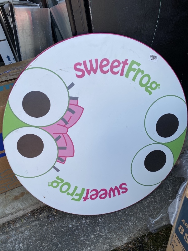 8 Sweet Frog Table Tops