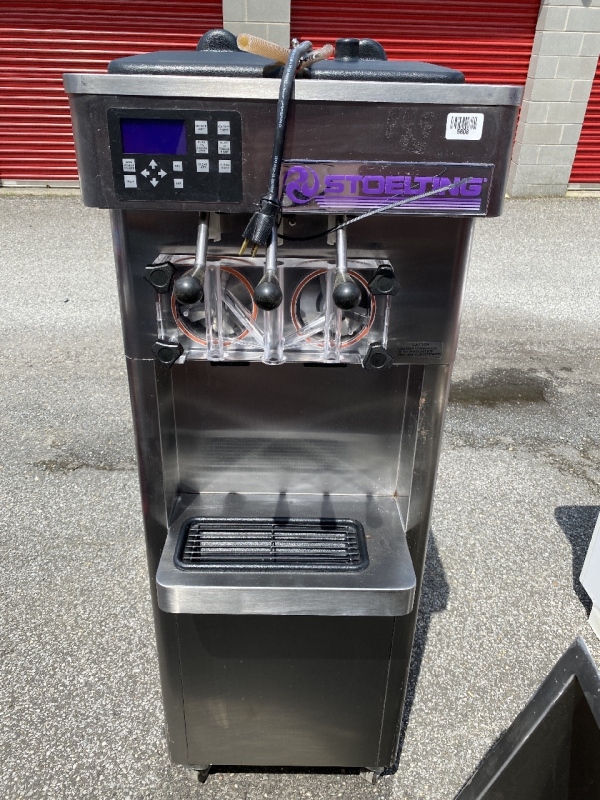 Stoelting F231 Soft Serve Frozen Yogurt Machine