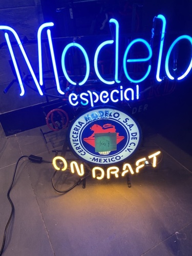 Modelo Neon Sign