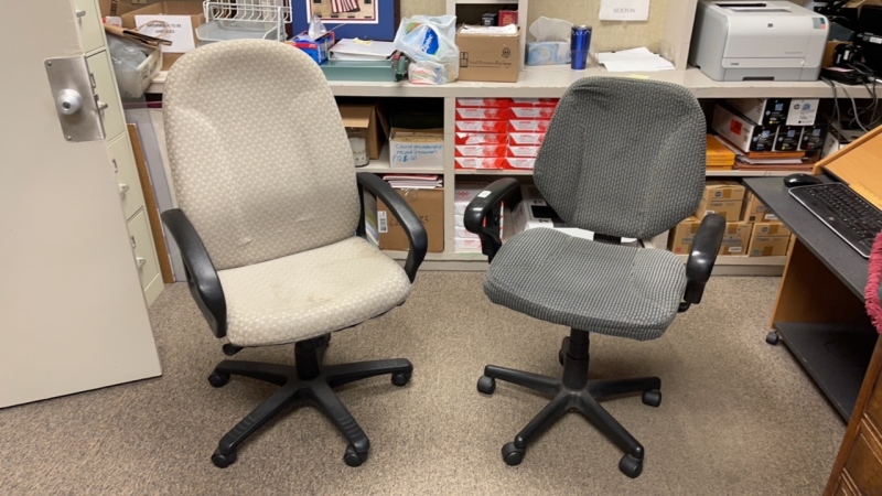 2 Cushioned Rolling Chairs