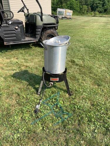 Turkey Fryer (includes propane tank)