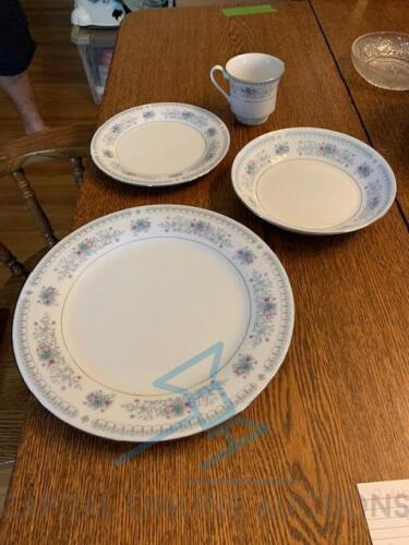 16 piece Crown Ming China Set (6 piece place settings/ 2 server settings)