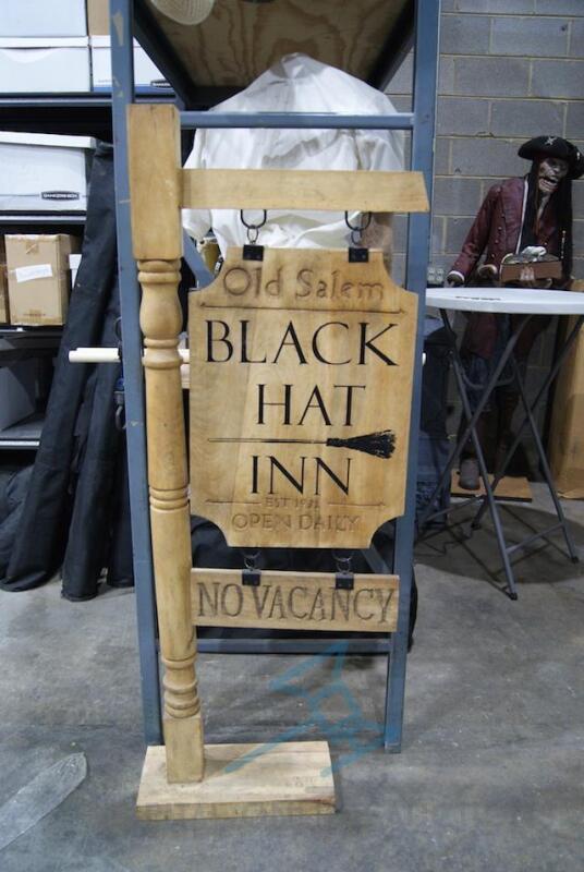 Black Cat Inn Hotel Sign