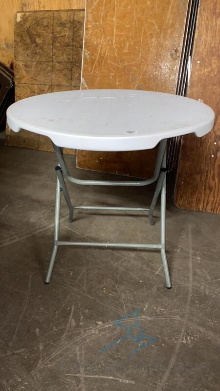 (9) 32" Round Banquet Tables