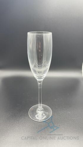 (139) Champagne Flutes